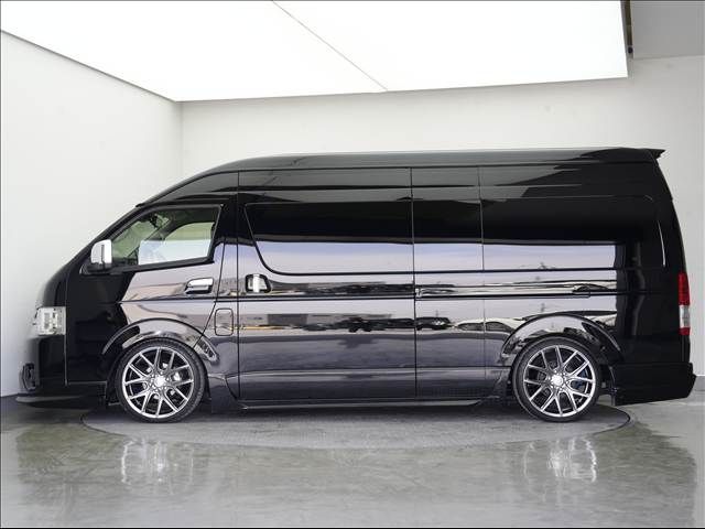 HIACE COMMUTER