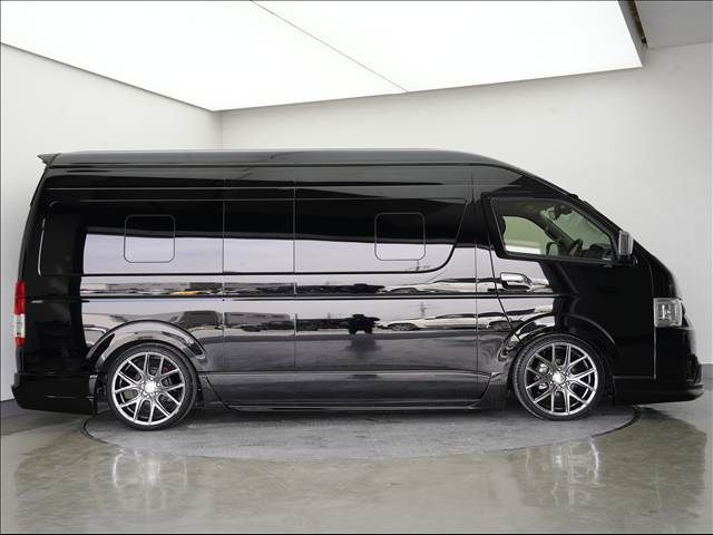 HIACE COMMUTER