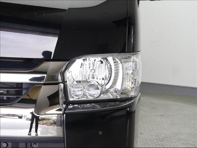 HIACE COMMUTER