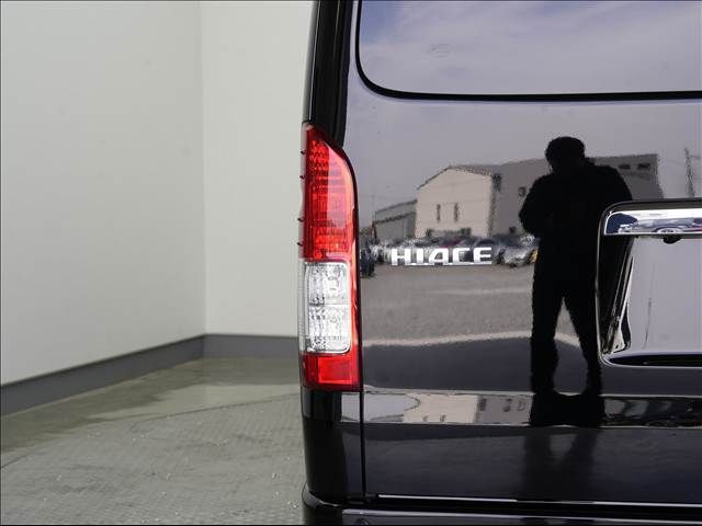 HIACE COMMUTER