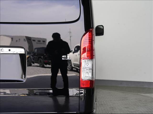 HIACE COMMUTER