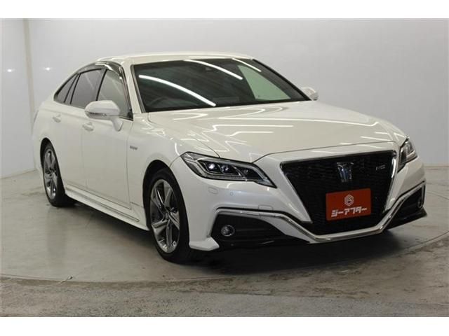 CROWN sedan hybrid