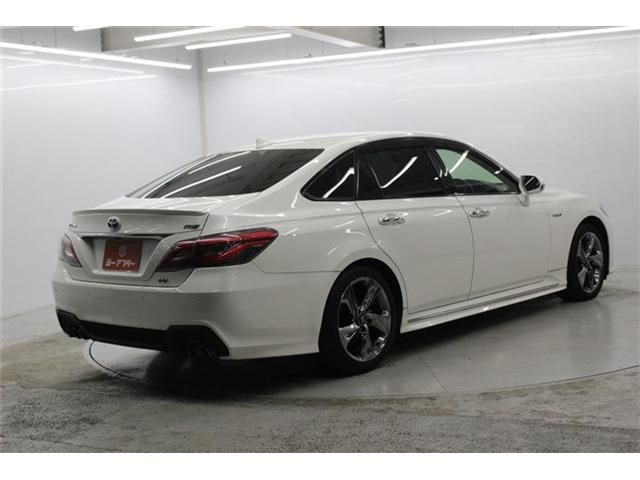 CROWN sedan hybrid