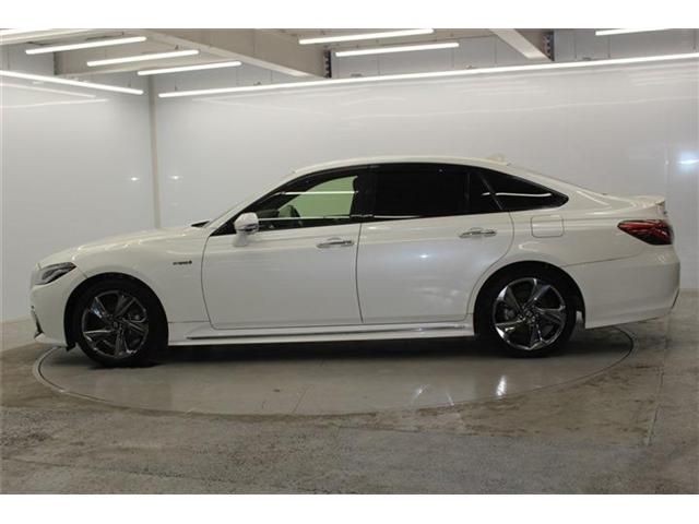 CROWN sedan hybrid