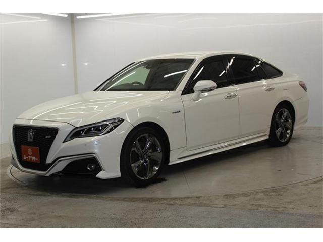 CROWN sedan hybrid