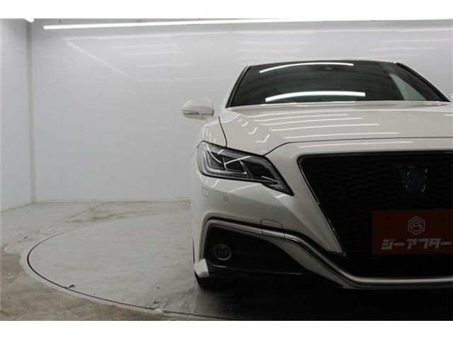 CROWN sedan hybrid