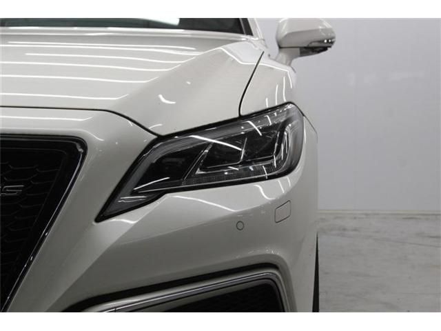 CROWN sedan hybrid