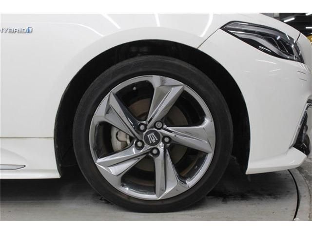 CROWN sedan hybrid