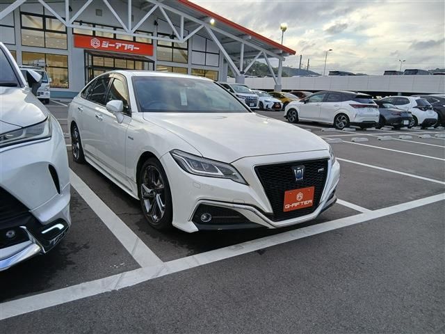 CROWN sedan hybrid