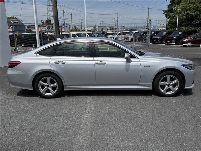 CROWN sedan hybrid 4WD