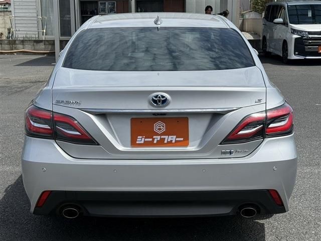CROWN sedan hybrid 4WD