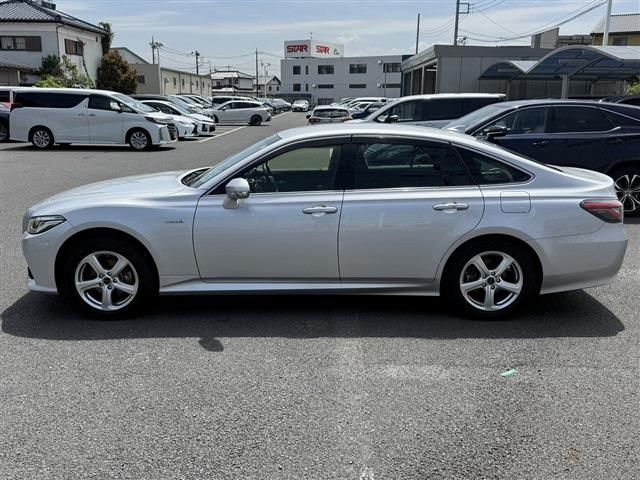 CROWN sedan hybrid 4WD