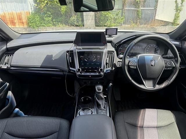 CROWN sedan hybrid 4WD