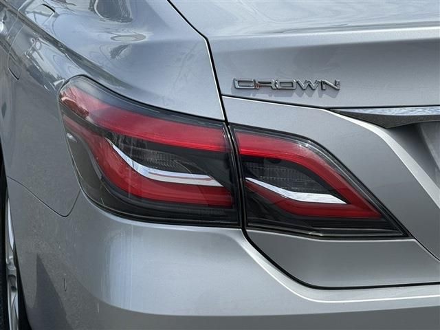 CROWN sedan hybrid 4WD