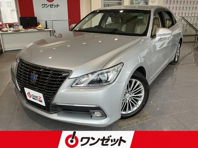 CROWN sedan hybrid