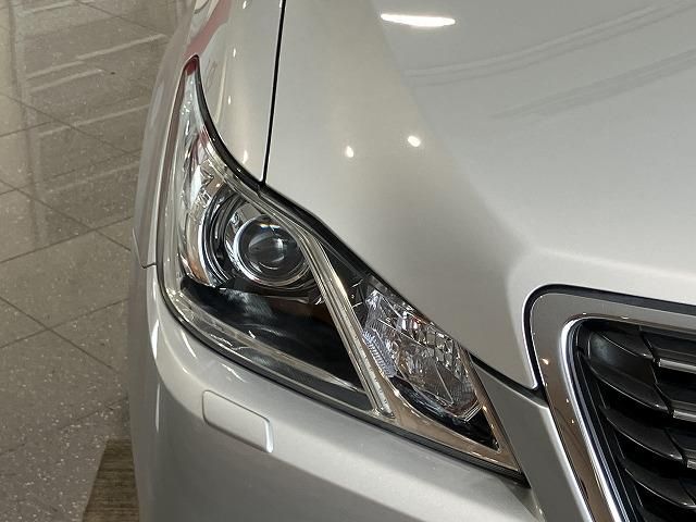 CROWN sedan hybrid