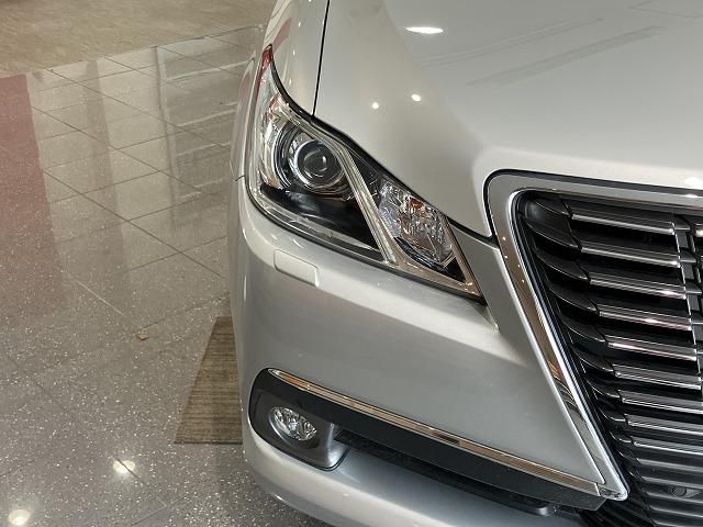 CROWN sedan hybrid