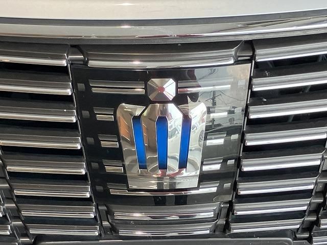 CROWN sedan hybrid