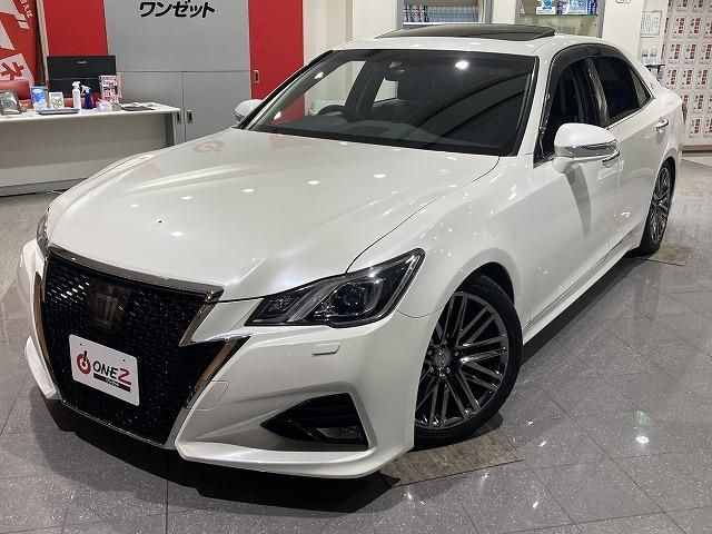 CROWN sedan