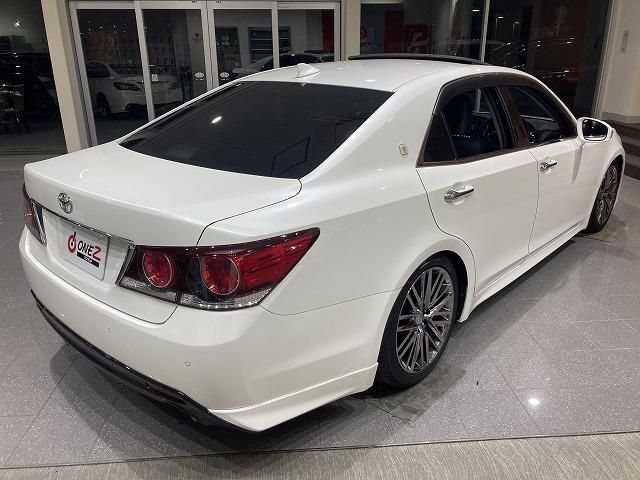 CROWN sedan