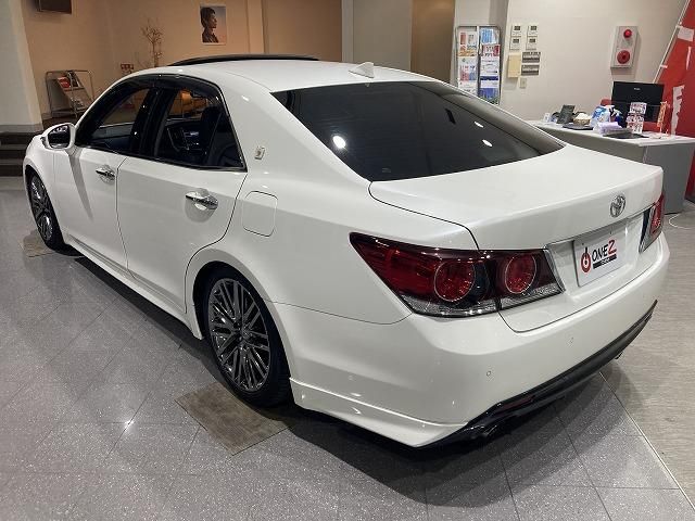 CROWN sedan