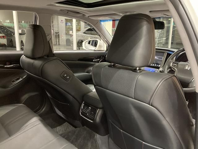 CROWN sedan