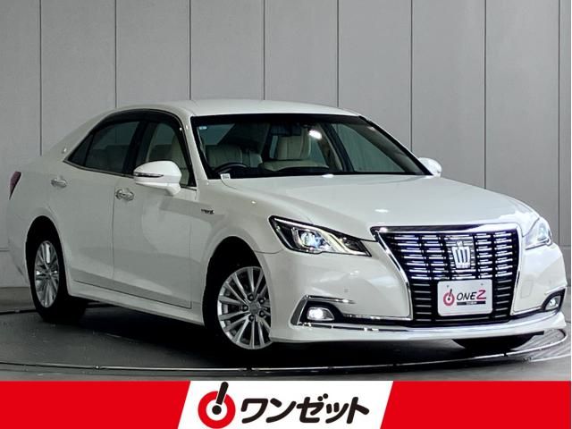 CROWN sedan hybrid