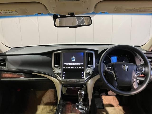 CROWN sedan hybrid