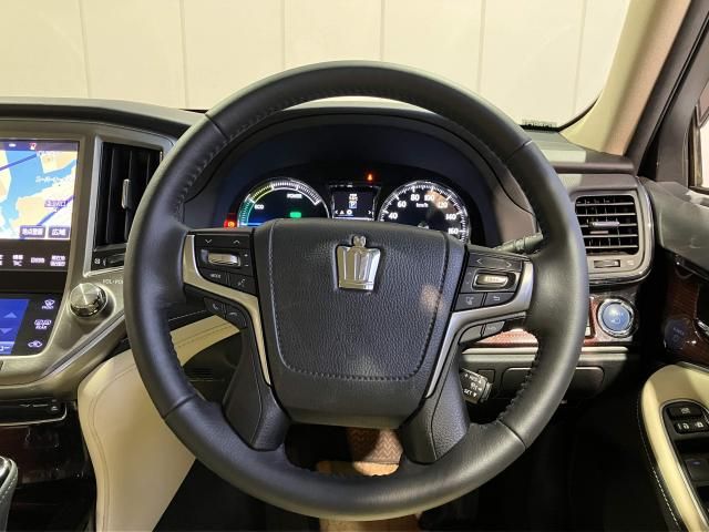 CROWN sedan hybrid