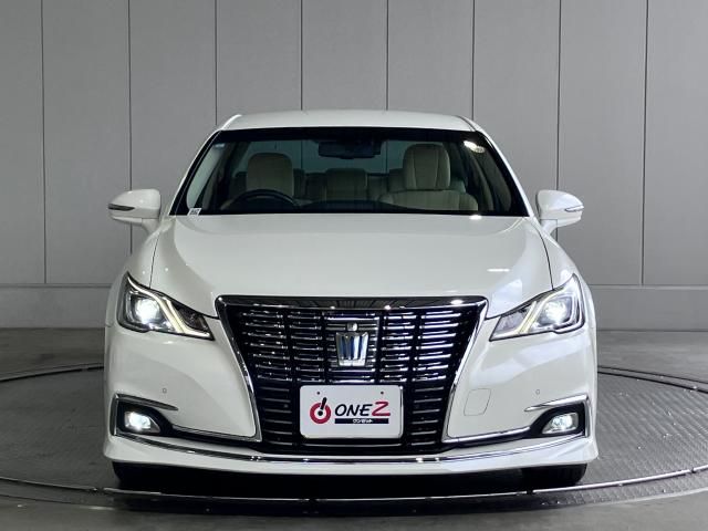CROWN sedan hybrid