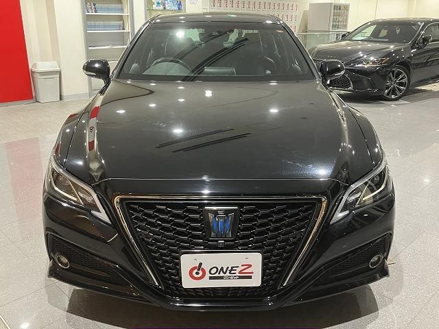 CROWN sedan hybrid