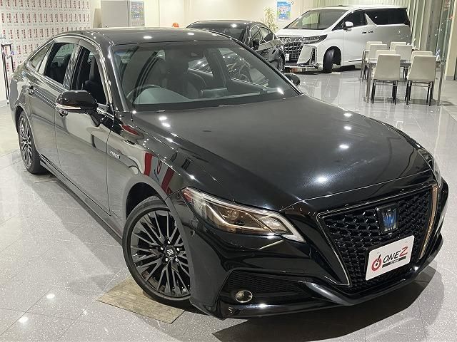 CROWN sedan hybrid