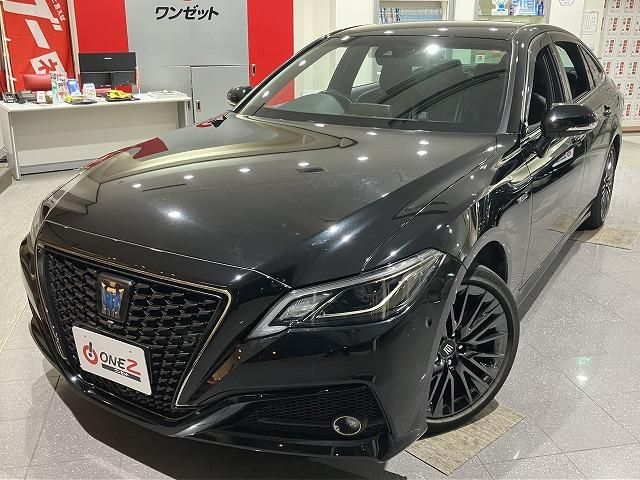 CROWN sedan hybrid