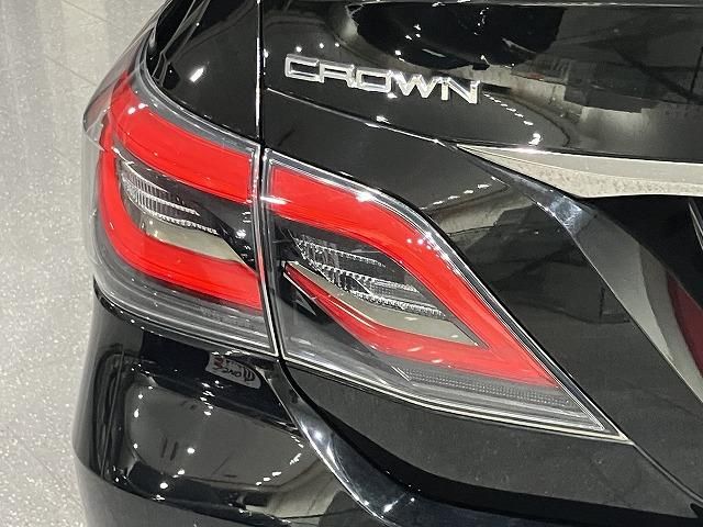 CROWN sedan hybrid