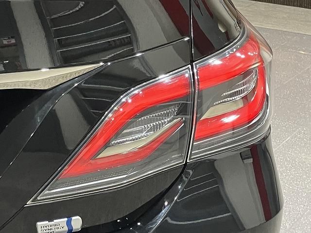 CROWN sedan hybrid