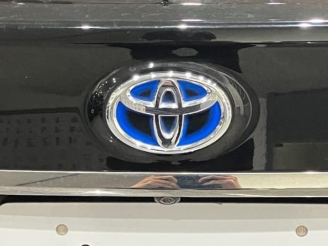 CROWN sedan hybrid