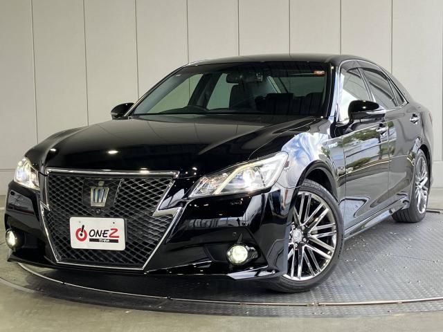 CROWN sedan hybrid
