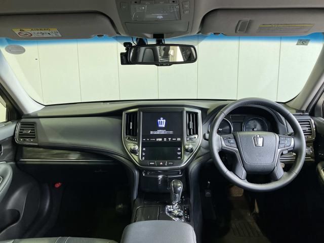 CROWN sedan hybrid