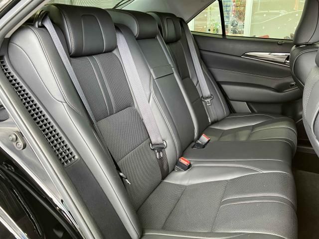 CROWN sedan hybrid