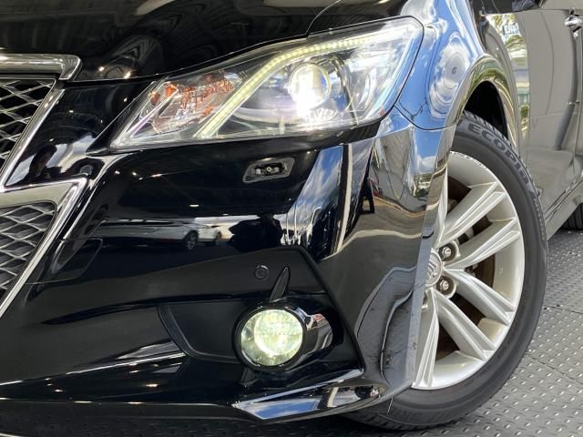 CROWN sedan hybrid