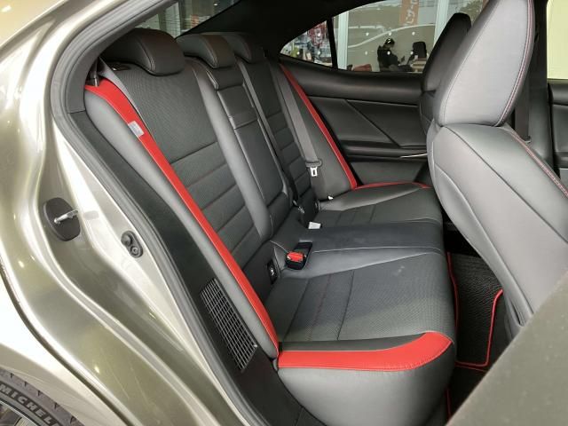 LEXUS IS300h