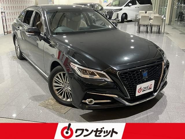 CROWN sedan hybrid