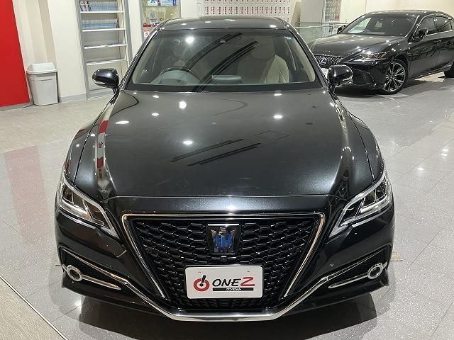 CROWN sedan hybrid