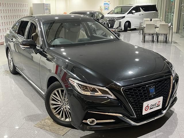 CROWN sedan hybrid