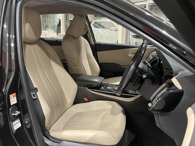 CROWN sedan hybrid