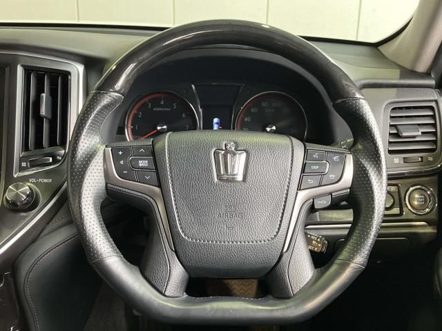 CROWN sedan