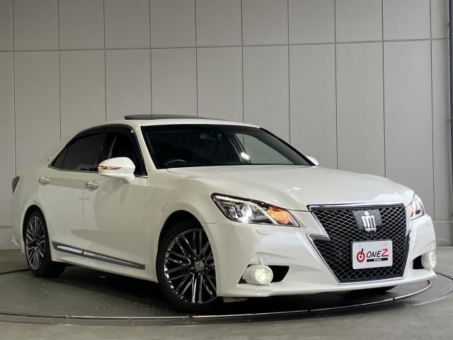 CROWN sedan