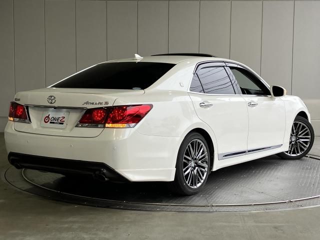 CROWN sedan