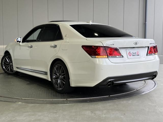 CROWN sedan