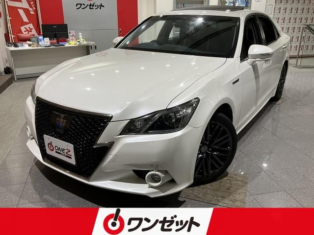 CROWN sedan hybrid